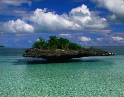 Ce paysage trange mritait sa petite place dans le quiz. Vous avez devant vous l'atoll _________ aux _________ :