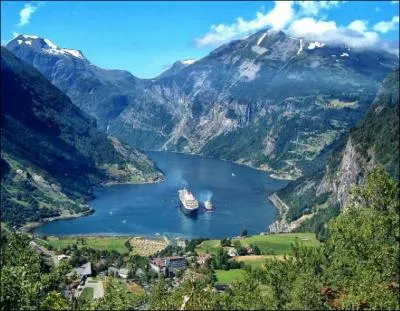 Notre voyage se poursuit en _______, voici les ______ de l'___ :