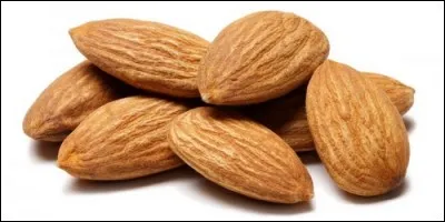 A quelle famille appartient l'amande ?