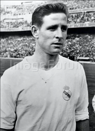 Quel magazine sportif a cr, en 1956, le Ballon d'or, rcompense du meilleur joueur de football de l'anne, que Raymond Kopa fut le premier franais  recevoir ?