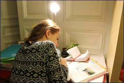 Il faudrait que ... au moins 14 au rattrapage d'histoire pour esprer obtenir mon bac.