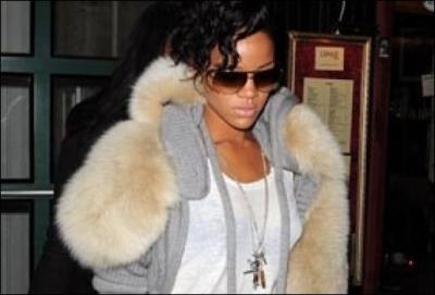 Si je vous dis que le pays d'origine de la chanteuse que j'essaye de vous faire deviner est la Barbade, sur quelle rponse appuyez-vous ?