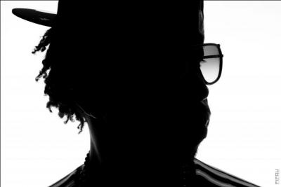 Il rvait de toucher le ciel, il ne pouvait pas tre astronaute alors il a fait de la scne. C'est ce que dclare __________ dans un de ses titres, interprt en featuring avec Indila.