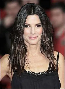 En trois ans, le salaire annuel de Sandra Bullock a baiss de __ millions de dollars.
