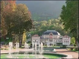 Je vous emmne au casino de Challes-les-Eaux. Cette ville Savoyarde se situe en rgion ...