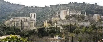 Je vous emmne  Oppde-le-Vieux, commune de la rgion P. A. C. A. situe dans le dpartement n ...