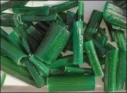 Quelle ville des Deux-Svres est associe  l'anglique confite ?