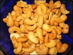 Fruit de l'anacardier, je suis en forme de demi-lune, je suis :