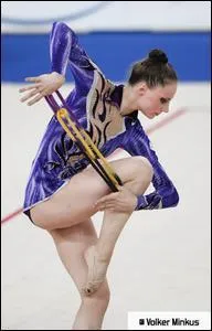 Comment s'appelle son entraneuse ?