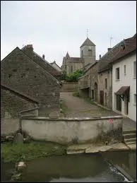 Nous sommes en Bourgogne,  Vandenesse-en-Auxois. Nous nous situons dans le dpartement n ...