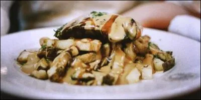 Voici une poutine trs chic que vous pourrez manger : Au Pied de Cochon. C'est la ...