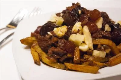 Voici la poutine _______________ que vous pourrez dguster dans le Vieux-Montral chez Mchant Boeuf :