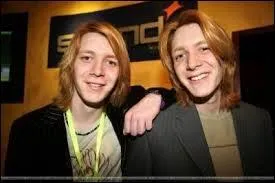 Comment s'appellent les acteurs qui jouent les rles de Fred et George Weasley ?