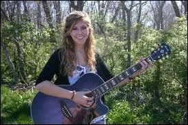 Comment s'appelle l'actrice qui interprte Alicia Spinnet ?