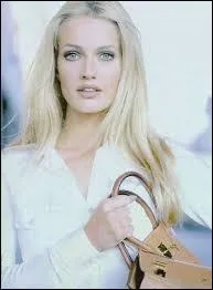 Karen Mulder a donn naissance  une petite fille en quelle anne ?