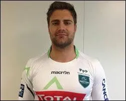 Quelle taille fait Claude Dry ?