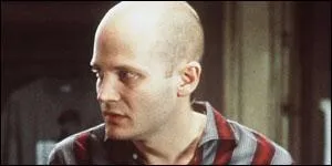 Dick / Todd Louiso. Timide maladif. Il a une connaissance musicale norme, et passe dans ce film un morceau de  Beta Band .