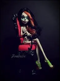 Elle est fille de/du :