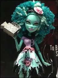 Elle est trs amie avec ...