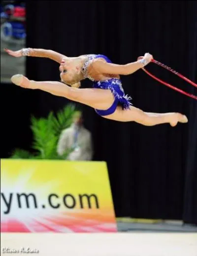 Comment s'appelle son entraneuse ?