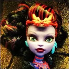 De quelle couleur est sa couronne ?