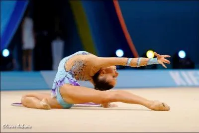 Comment s'appelle sa premire comptition internationale ?