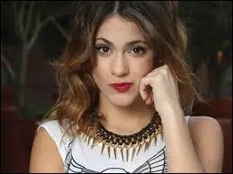 Avant d'intgrer officiellement le Studio 21, de quoi Violetta y suivait-elle des cours ?