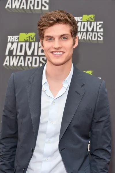 Qui est l'interprte d'Isaac Lahey ?