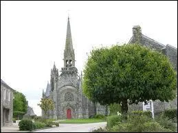 Voici l'glise Notre-Dame de la commune bretonne de Kernasclden. Elle se situe dans le dpartement n ...