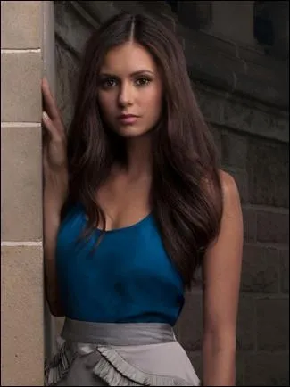 Qui sont les parents biologiques d' Elena ?