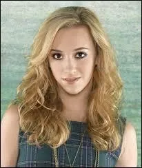 De qui Julie est-elle la fille ?