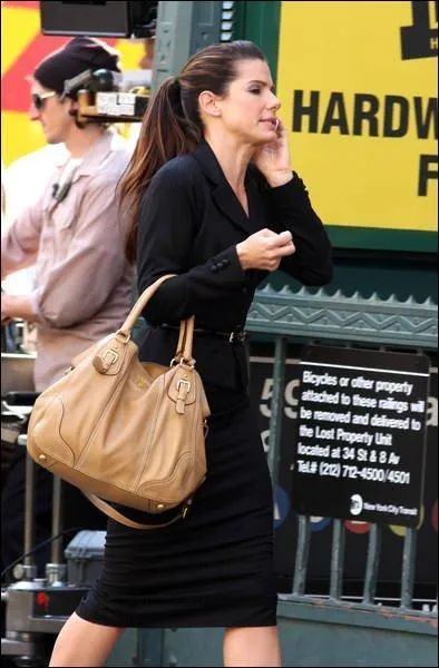 Margaret Tate (La proposition-The proposal) est capable de vous priver sur un ton cassant de toute vie personnelle hors le travail, car elle fait de mme, mais aussi... ?