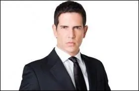 Comment s'appelle l'acteur qui incarne le rle du pre de Violetta ?