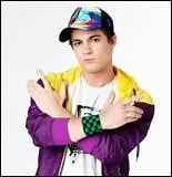 Comment s'appelle l'acteur qui incarne Maxi ?