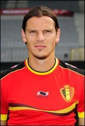 Dfenseur central n  Chimay en 1978. Il mesure 1 mtre 96. Il a jou  l'Olympique de Marseille. Qui a remport la Ligue des Champions en 2013 avec le Bayern Munich ?