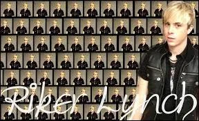 Comment s'appelle sa perruche ?