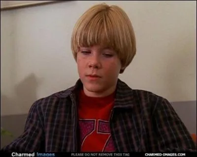 C'est un allumeur de feu, il apparat dans la saison 4, son nom de famille est Micheals et quel est son prnom ?