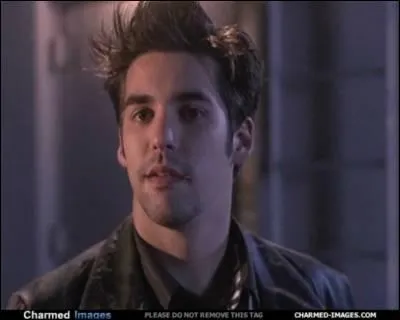 La Source se sert de lui pour essayer de convaincre Paige de se tourner vers le mal, il apparat dans la saison 4. Comment s'appelle-t-il ?