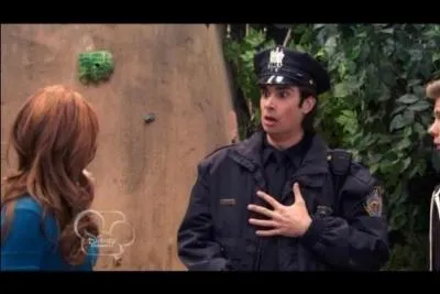 Comment s'appelle cet agent de police ?