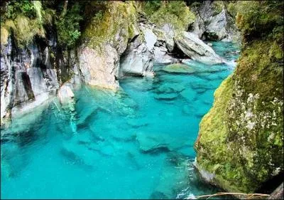Profitez bien des gorges de ... en Nouvelle-Zlande. C'est l'heure de nous quitter,  plus !