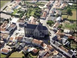 Voici vue du ciel la ville de Paulx, situe dans le 44 et donc en rgion ...
