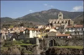 Je vous emmne  la dcouverte de la ville de Prats-de-Mollo-la-Preste. Cette ville du 66 fortifie par Vauban se situe en rgion ...