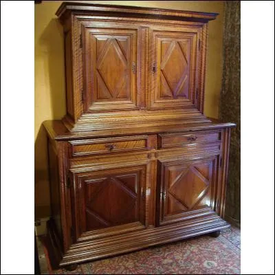 Quel lment d'bnisterie est caractristique du style  Louis XIII  ?