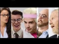 Quand Harry a dit one-two-three... . one-two-three-four on voit une chaussure, mais de quelle couleur est-elle ?