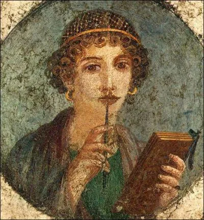 Plongeons encore plus loin dans le passé pour évoquer cette poétesse grecque très réputée dans l'Antiquité : Sappho. Elle vantait les amours féminines sur l'île de...