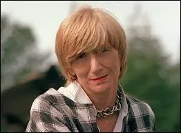 Quel humoriste du ''Petit Rapporteur'' a fait une interview mémorable de Françoise Sagan en commençant par ''Comment ça va la petite santé'' ?