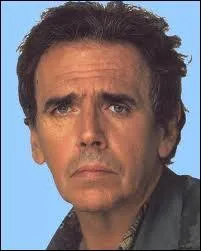 Jean-Edern Hallier était autant célèbre pour ses éclats médiatiques que pour ses écrits. Quel journal avait-il fondé ?