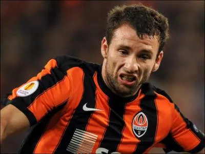 Razvan Rat fait la grimace, on le comprend, car en franais, soit l'orthographe est la mme qu'un rongeur, soit la prononciation est la mme qu'un organe du corps humain. C'est un Roumain de 32 ans et a t connu sous le maillot du Shaktar. Son palmars ne rentre pas dans sa cage de rongeur, car il a notamment 7 titres de champion d'Ukraine. Dans lequel de ces clubs Razvan n'a-t-il pas jou