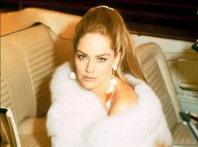 Voici Sharon Stone, vtue  la mode de ces annes-l. Quel est le film ?