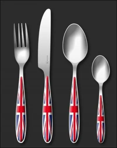 De plus en plus souvent, les couverts sont fabriqus en acier inoxydable. Comment dit-on  des couteaux en acier inoxydables  ?